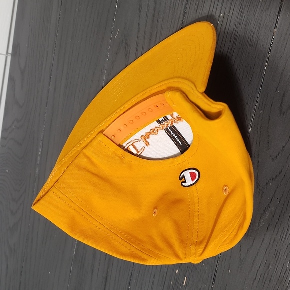 Champion snap back hat - Picture 2 of 7
